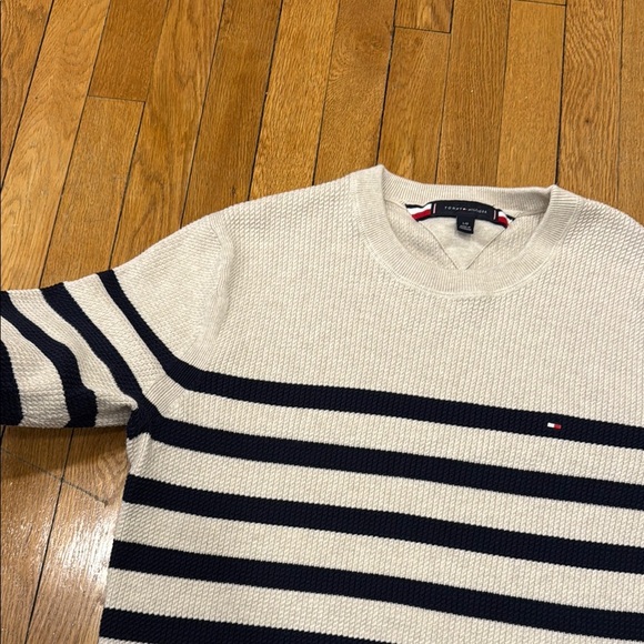 Tommy Hilfiger Men's Cream and Black Striped Sweater - Picture 6 of 6